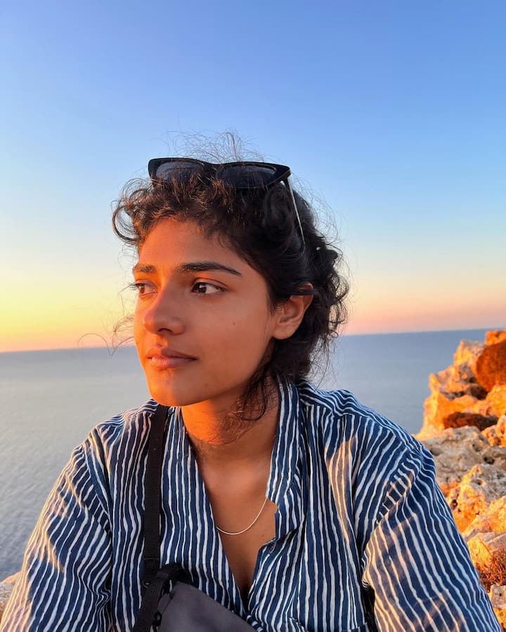 अभिषेक बच्चन की ऑनस्क्रीन बेटी रिया का रोल एक्ट्रेस अहिल्या बामरू ने निभाया है. जिन्होंने इस फिल्म के जरिए ही बॉलीवुड में डेब्यू किया है.