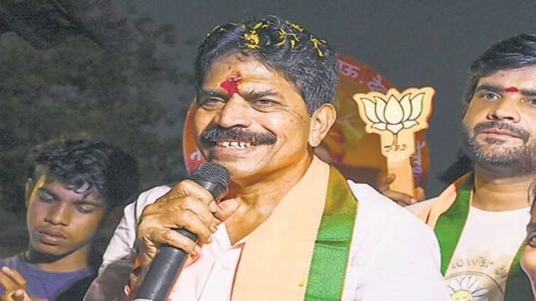 Maharashtra Election Result Captain R Tamil Selvan of BJP Wins in Sion Koliwada மராட்டிய மண்ணில் வெற்றி கொடி நாட்டிய தமிழன்! தாராவி மக்களின் காலா.. யார் இந்த கேப்டன் தமிழ்ச்செல்வன்!