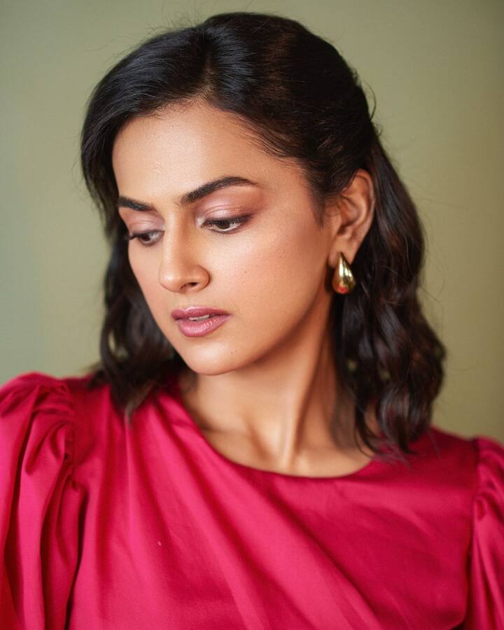 అందరకీ బిస్కెట్లు వేసేందుకు ఆఫర్ రావడం అదృష్టం అని కాకుండా.. ఇది నా టాలెంట్ అని చెప్పడం అభినందనీయం అంటున్నారు...