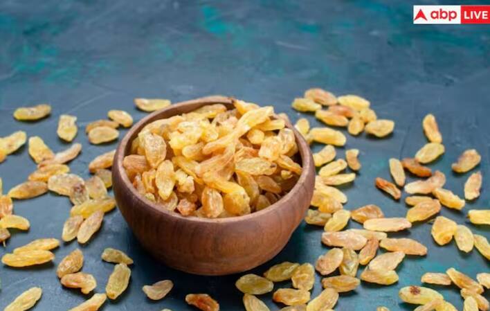 ਕਿਸ਼ਮਿਸ਼ ਇੱਕ ਪੌਸ਼ਟਿਕ ਸਨੈਕ ਹੈ ਜਿਸ ਵਿੱਚ ਬਹੁਤ ਸਾਰੇ ਸਿਹਤ ਲਾਭ ਹੋ ਸਕਦੇ ਹਨ ਜੋ ਕਿ ਸੈੱਲਾਂ ਦੇ ਨੁਕਸਾਨ ਨੂੰ ਰੋਕਣ ਵਿੱਚ ਮਦਦ ਕਰ ਸਕਦੇ ਹਨ ਅਤੇ ਕੈਂਸਰ, ਡਾਇਬੀਟੀਜ਼ ਅਤੇ ਓਸਟੀਓਪੋਰੋਸਿਸ ਦੇ ਜੋਖਮ ਨੂੰ ਘੱਟ ਕਰ ਸਕਦੇ ਹਨ। ਕਿਸ਼ਮਿਸ਼ ਵਿੱਚ ਫਾਈਬਰ ਦੀ ਮਾਤਰਾ ਵੱਧ ਹੁੰਦੀ ਹੈ, ਜੋ ਕਿ ਪਾਚਨ ਵਿੱਚ ਮਦਦ ਕਰ ਸਕਦੀ ਹੈ ਅਤੇ ਕਬਜ਼ ਨੂੰ ਰੋਕ ਸਕਦੀ ਹੈ, ਕਿਸ਼ਮਿਸ਼ ਵਿੱਚ ਪੋਟਾਸ਼ੀਅਮ, ਮੈਗਨੀਸ਼ੀਅਮ ਅਤੇ ਆਇਰਨ ਵਰਗੇ ਵਿਟਾਮਿਨ ਅਤੇ ਖਣਿਜ ਹੁੰਦੇ ਹਨ, ਜੋ ਸਰੀਰ ਦੇ ਬਹੁਤ ਸਾਰੇ ਕਾਰਜਾਂ ਲਈ ਮਹੱਤਵਪੂਰਨ ਹੁੰਦੇ ਹਨ।