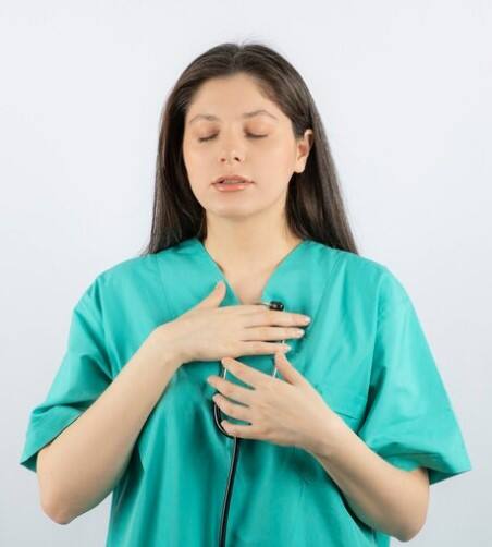 ਆਮ ਤੌਰ 'ਤੇ, 45 ਸਾਲ ਤੋਂ ਵੱਧ ਉਮਰ ਦੇ ਮਰਦ ਅਤੇ 55 ਸਾਲ ਤੋਂ ਵੱਧ ਉਮਰ ਦੀਆਂ ਔਰਤਾਂ ਨੂੰ ਦਿਲ ਦੇ ਦੌਰੇ ਦਾ ਵਧੇਰੇ ਖ਼ਤਰਾ ਹੁੰਦਾ ਹੈ।ਜੇਕਰ ਤੁਹਾਡੇ ਪਰਿਵਾਰ ਵਿੱਚ ਕਿਸੇ ਨੂੰ ਦਿਲ ਦਾ ਦੌਰਾ ਪਿਆ ਹੈ ਜਾਂ ਦਿਲ ਦੀ ਬਿਮਾਰੀ ਹੈ, ਤਾਂ ਤੁਹਾਨੂੰ ਵੀ ਵੱਧ ਜੋਖਮ ਹੋ ਸਕਦਾ ਹੈ।