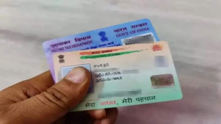 इन दस्तावेजों में जो सबसे ज्यादा इस्तेमाल होता है. वह है आधार कार्ड. आधार कार्ड देश की 90 फीसदी आबादी के पास मौजूद है. स्कूल-काॅलेज में एडमिशन लेने से लेकर योजनाओं के लाभ लेने तक में आपको आधार कार्ड की जरूरत पड़ जाती है.