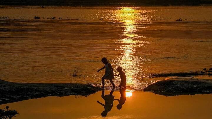 রাজ্যজুড়ে মনোরম আবহাওয়া। বৃষ্টির কোনও সম্ভাবনা নেই। সপ্তাহভর থাকবে শীতের আমেজ। বিক্ষিপ্তভাবে প্রায় সব জেলাতে হালকা থেকে মাঝারি কুয়াশা হতে পারে।