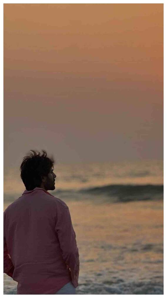 गोवा में कार्तिक ने दोस्तों के साथ मनाया बर्थडे, तस्वीरें हुईं वायरल