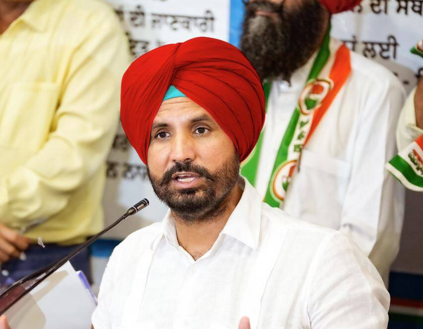 After his wife defeat Warring lashed out at Bittu ਪਤਨੀ ਦੀ ਹਾਰ ਤੋਂ ਬਾਅਦ ਬਿੱਟੂ 'ਤੇ ਭੜਕਿਆ ਵੜਿੰਗ, ਕਿਹਾ- ਮੰਦਬੁੱਧੀ ਬੱਚਾ ਹੈ ਰਵਨੀਤ, ਮਨਪ੍ਰੀਤ ਨੂੰ ਹਰਾਉਣ ਲਈ ਆਇਆ ਗਿੱਦੜਬਾਹਾ