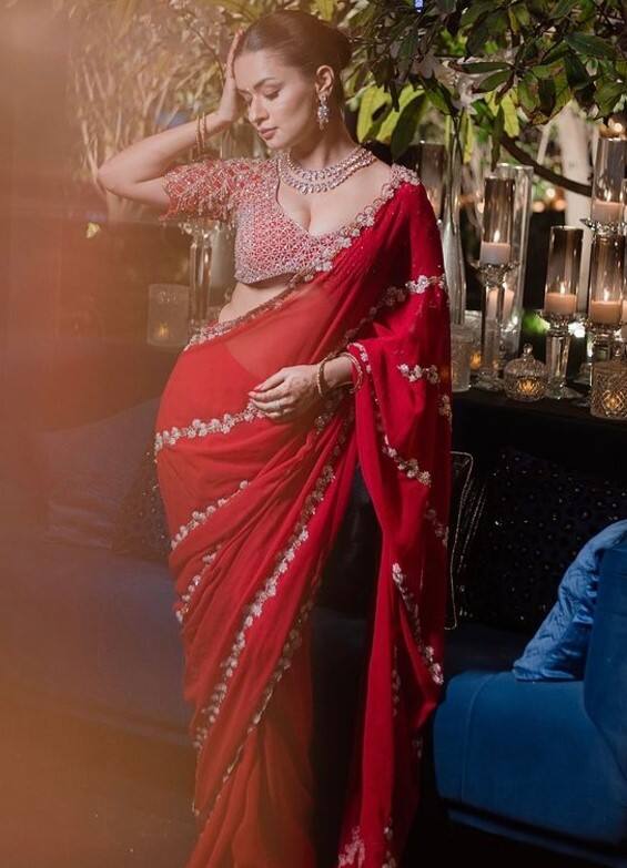 અવનીત કૌરનો ગ્લેમરસ અંદાજ ચાહકોને દિવાના બનાવી રહ્યો છે. તે પોતાના બોલ્ડ અને ગ્લેમરસ ફોટોઝથી ફેન્સમાં ખળભળાટ મચાવે છે. ફેન્સ એક્ટ્રેસના દરેક ફોટોને વારંવાર જોવાનું પસંદ કરે છે.