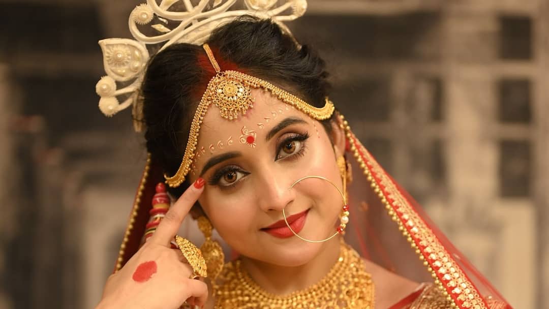 বিয়েবাড়িতে খুন, হাতিয়ার চুলের কাঁটা! এ কোন রহস্যে জড়ালেন সৌমিতৃষা? বিয়েবাড়িতে খুন, হাতিয়ার চুলের কাঁটা! এ কোন রহস্যে জড়ালেন সৌমিতৃষা?