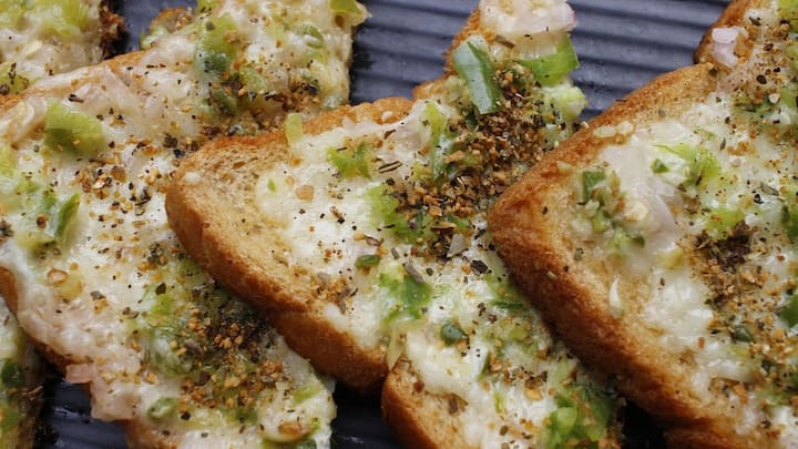 Corn Cheese Toast: மாலை நேர ஸ்நாக்ஸ் செய்ய திட்டமா? இதோ சீஸ் டோஸ்ட் செய்ய ரெசிபி இங்கே கொடுக்கப்பட்டுள்ளது.