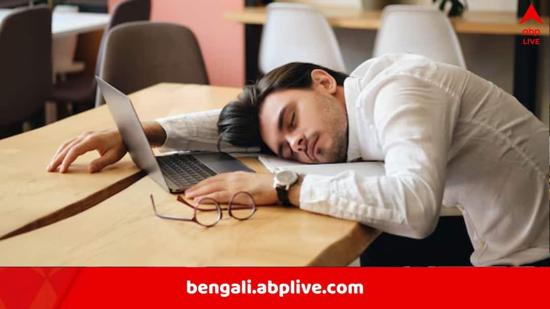 China Man got fired for falling asleep in office gets monetary compensation after court order Viral News: কাজের ফাঁকে ঘুমিয়ে পড়ায় চাকরি গিয়েছিল, কোর্টের নির্দেশে ৪১ লক্ষ টাকা ক্ষতিপূরণ পেলেন যুবক