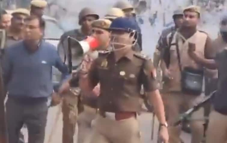 Sambhal Violence: Cop Tells Protesters ‘Don't Ruin Your Future Over Politicians’, Video Goes Viral