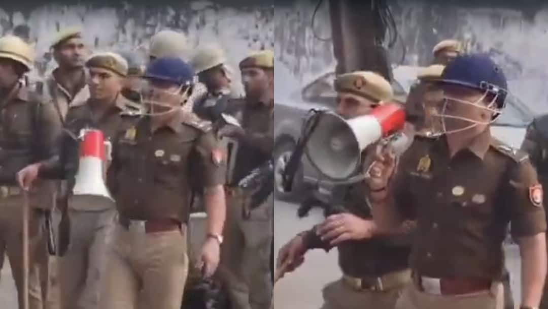 Watch: संभल में पथराव के बीच SP के इस अनाउंसमेंट की जमकर चर्चा, Video Viral watch video viral Sambhal Jama Masjid Controversy Sambhal SP Video Viral Explain to Stone Pelting Youth Watch: संभल में पथराव के बीच SP के इस अनाउंसमेंट की जमकर चर्चा, Video Viral