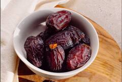 Health Tips: શિયાળામાં ખજૂર ખાવાથી થાય છે અદભૂત ફાયદા, જાણો તેને ખાવાની સાચી રીત અને માત્રા