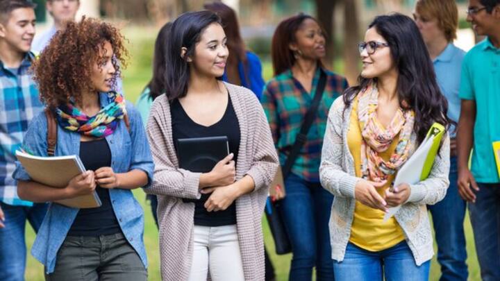 In the question paper, 45 questions will be asked from Reasoning and Computer Aptitude, 40 questions from General/Economy/Banking Awareness, 35 questions from English Language and 35 questions from Data Analysis and Interpretation. (Photo credit- social media)