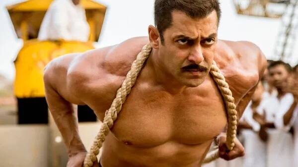 इसके बाद सलमान खान कहते हैं कि कई बार तो हम शूटिंग के वक्त मिट्टी खोदना भूल जाते थे. ऐसे में जब पहलवान हमें पटकते थे तो खूब जोर से लगती थी. उस वक्त कई बार मेरा मन करता था कि मैं तो उन्हें जान से ही मार दूं.