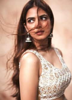 Malavika Mohanan Vs Nayanthara: செம்ம தில்லு; மருத்துவ மனையில் கூட ஃபுல் மேக்கப்! சந்தடி சாக்கில் நயனை விமர்சத்தை மாளவிகா மோகனன்!