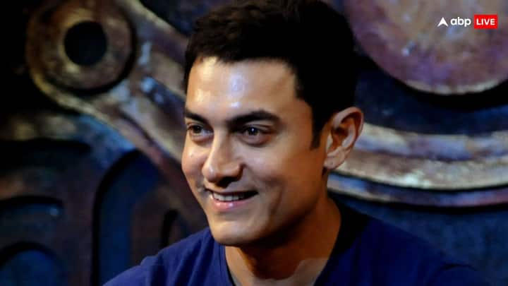 Aamir Khan: आमिर खान बॉलीवुड के मिस्टर परफेक्शनिस्ट हैं. सुपरस्टार फैेंस के दिलों पर राज करते हैं लेकिन क्या आप जानते हैं कि एक्टर अपनी हिरोइनों के हाथ पर थूक देते थे.