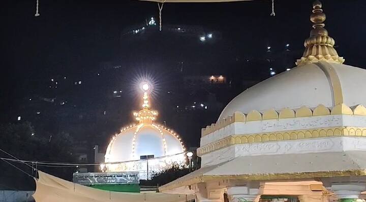 एकनाथ शिंदे यांना पुन्हा मुख्यमंत्री करण्याची सदबुद्धी वरिष्ठ नेत्यांना यावी यासाठी 