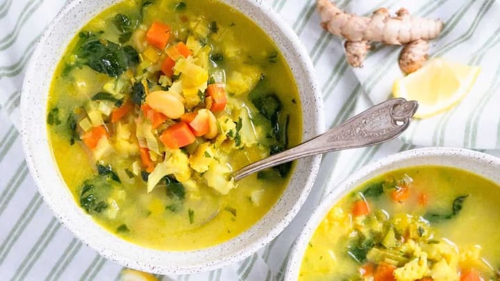 7. Detox Soup: Detox soup is a light, nutrient packed blend of fresh vegetables like carrots, celery, and spinach, designed to cleanse the body, boost energy, and support digestion. (Image Source: Pinterest/mypocketkitchen)