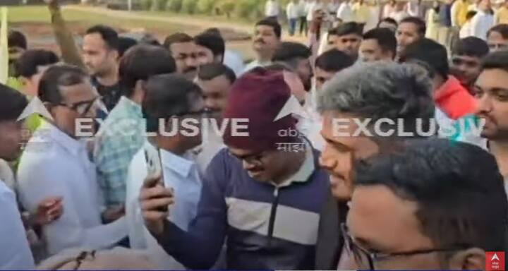 अजित पवारांच्या भेटीनंतर रोहित पवारांनी प्रतिक्रिया दिली आहे. अजित पवार माझे काका आहेत, म्हणून मी पाया पडलो. शेवटी संस्कृतीप्रमाणे पाया पडणे माझी जबाबदारी आहे.  (Image Credit- ABP)