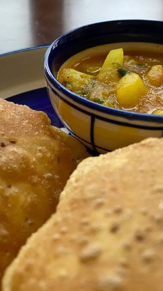 सर्दियों में फरीदाबाद की गरमा गरम आलू पूड़ी का स्वाद न करें मिस