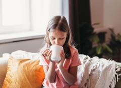 बच्चों के लिए जहर से कम नहीं आपकी ये फेवरेट चीज, तुरंत संभल जाइए वरना...