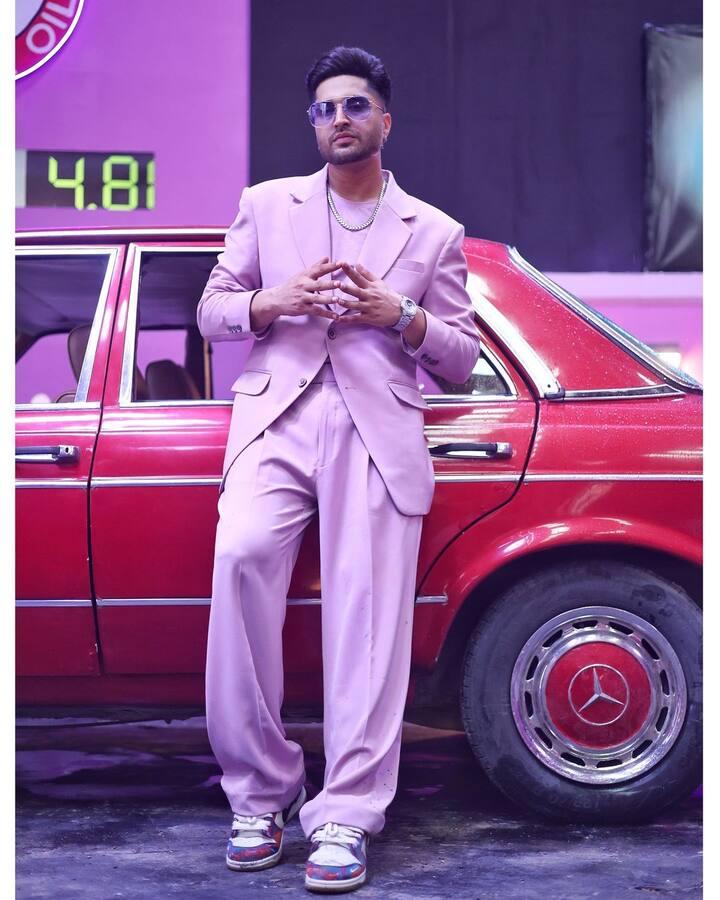 वहीं मीडिया रिपोर्ट्स की मानें तो आज जस्सी गिल करीब 38 करोड़ की संपत्ति के मालिक हैं. एक्टर की ज्यादात्तर कमाई म्यूजिक एल्बम से ही होती है.