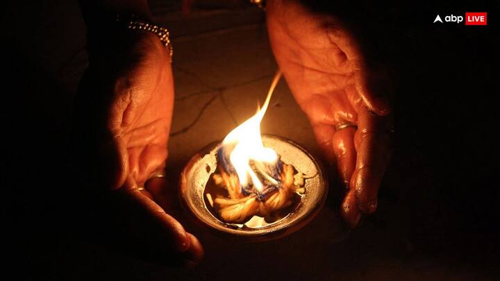 Lighting a mustard oil lamp on the Peepal tree on this day pleases Rahu and brings peace in life.