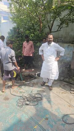 Amalapuram News Today: మనవరాలికి కాకి, గులక రాళ్ల కథ చెప్పిన తాత- నీళ్ల కోసం సెల్‌ఫోన్ బావిలో వేసి చిన్నారి!