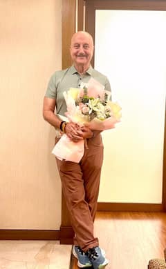 कभी रेलवे स्टेशन पर काटे थे 27 दिन, फिर 67 की उम्र में दे डाली 300 करोड़ी ब्लॉकबस्टर फिल्म