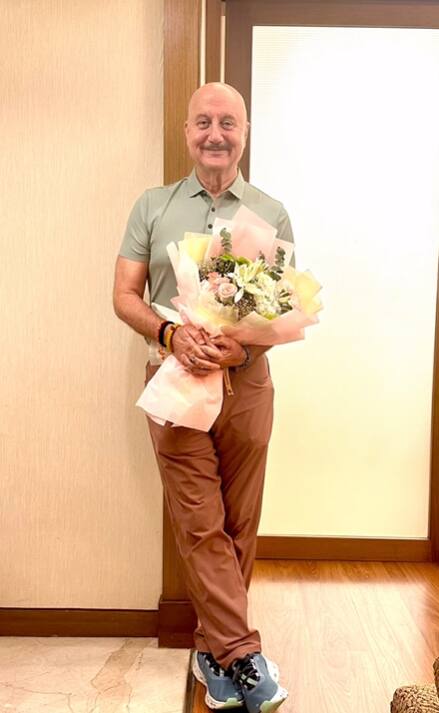 अनुपम खेर ने फिल्म सारांश में 60 साल के पिता के किरदार से बॉलीवुड में डेब्यू किया था. हाल ही में अनुपम ने गोवा में इंटरनेशनल फिल्म फेस्टिवल (IFFI) में एक मास्टरक्लास आयोजित की थी और वहां उन्होंने अपने संघर्ष के दिनों का खुलासा किया था.