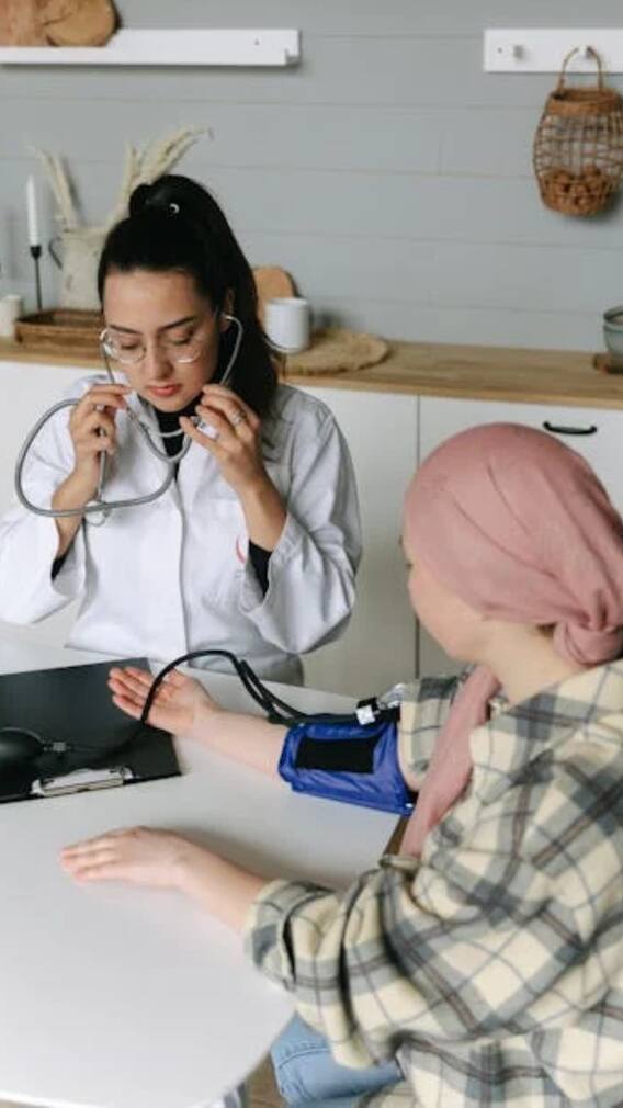 ज्यादा देर तक खड़े रहने से भी बढ़ता है ब्लड प्रेशर?