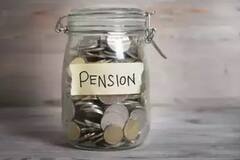 શું પત્નીના બદલે દિકરીને મળી શકે છે પિતાનું પેન્શન ? જાણો શું છે તેનો નિયમ