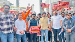 AMU में आरक्षण की मांग पर हिंदू छात्रों का प्रदर्शन, सेंटर पॉइंट पर चलाया गया हस्ताक्षर अभियान