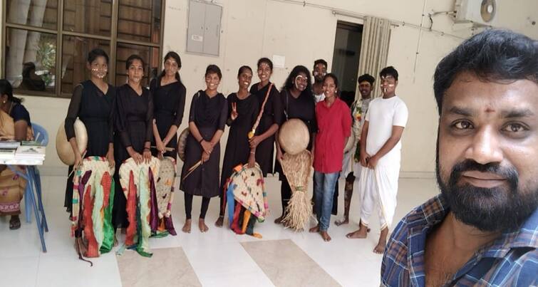 Madurai youth teaching modern drama in government colleges for free tnn Madurai: அரசுக் கல்லூரிகளில் நவீன நாடகம்... இலவசமாக கற்றுக் கொடுக்கும் மதுரை இளைஞர்