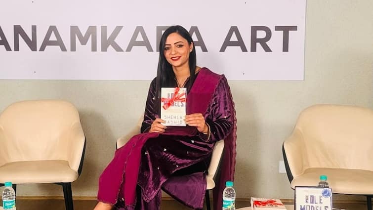 Shehla Rashid book launch in Delhi Why say gender equality not seen in Musalman  दिल्ली में शेहला रशीद की पुस्तक लॉन्च, जानें क्यों कहा- '...जेंडर इक्वैलिटी दिखाई नहीं देती?