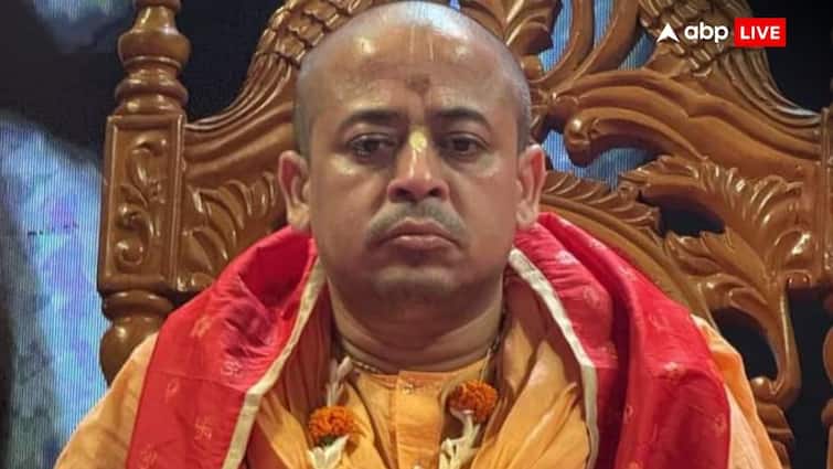Bangladesh Hindu Monk Chinmoy Krishna Das Prabhu says We Are not against Political party or Government Bail Denied ‘हम सरकार के खिलाफ नहीं’, गिरफ्तारी पर बोले चिन्मय दास; कोर्ट ने खारिज की बेल, समर्थकों पर लाठीचार्ज