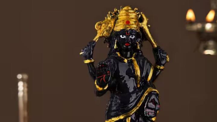 জ্যোতিষশাস্ত্র অনুসারে, এই যোগ অত্যন্ত অশুভ বলে মনে করা হয়। এই যোগ গঠনে অনেক ধরনের অসুবিধার সম্মুখীন হতে হয়। কয়েকটি রাশিকে রীতিমতো নাকানিচোবানি খাওয়াবে এই যোগ।