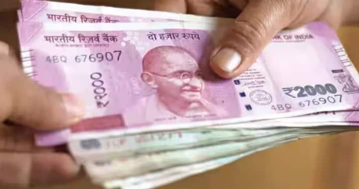 ਭਾਰਤ ਸਰਕਾਰ ਦੇਸ਼ ਦੇ ਨਾਗਰਿਕਾਂ ਲਈ ਕਈ ਸਕੀਮਾਂ ਸੈ ਕੇ ਆਉਂਦੀ ਹੈ। ਵੱਖ-ਵੱਖ ਲੋਕਾਂ ਦੀਆਂ ਲੋੜਾਂ ਮੁਤਾਬਕ ਸਰਕਾਰ ਦੀਆਂ ਵੱਖ-ਵੱਖ ਸਕੀਮਾਂ ਹੁੰਦੀਆਂ ਹਨ। ਭਾਰਤ ਸਰਕਾਰ ਆਪਣੀਆਂ ਕਈ ਸਕੀਮਾਂ ਰਾਹੀਂ ਲੋਕਾਂ ਨੂੰ ਵਿੱਤੀ ਲਾਭ ਪ੍ਰਦਾਨ ਕਰਦੀ ਹੈ। ਜੇਕਰ ਤੁਸੀਂ ਕੋਈ ਕਾਰੋਬਾਰ ਸ਼ੁਰੂ ਕਰਨਾ ਚਾਹੁੰਦੇ ਹੋ ਜਾਂ ਆਪਣਾ ਕਾਰੋਬਾਰ ਵਧਾਉਣਾ ਚਾਹੁੰਦੇ ਹੋ। ਪਰ ਤੁਹਾਡੇ ਕੋਲ ਪੈਸੇ ਨਹੀਂ ਹਨ। ਇਸ ਲਈ ਭਾਰਤ ਸਰਕਾਰ ਵੀ ਤੁਹਾਡੀ ਮਦਦ ਕਰਦੀ ਹੈ। ਭਾਰਤ ਸਰਕਾਰ ਨੇ ਇਸ ਦੇ ਲਈ ਸਾਲ 2015 ਵਿੱਚ ਪ੍ਰਧਾਨ ਮੰਤਰੀ ਮੁਦਰਾ ਯੋਜਨਾ ਸ਼ੁਰੂ ਕੀਤੀ ਸੀ।