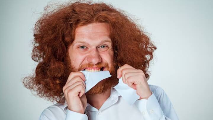 ধূমপানের জেরে দাঁতে যে ছোপ হয়, তা কি একেবারেই ওঠে না? এই প্রশ্নের উত্তর খুঁজতে গিয়ে আগে বোঝা প্রয়োজন ধূমপান করলে কেন ছোপ পড়ে দাঁতে।