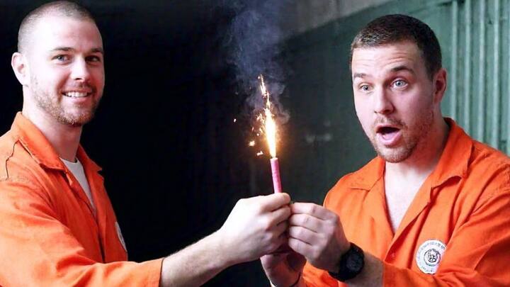 जियांग जो कि मारे गए शख्स का बेटा है, उसने एक वीडियो में बताया कि वह 15 साल का था और उसके पिता 39 साल के थे, जब उनके पड़ोसी ने किराए पर लिए गए तीन हत्यारों से उनकी हत्या करवा दी थी.