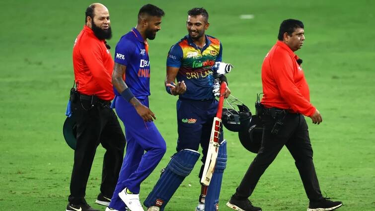 Cricket Fixing News dasun shanaka no ball and give 30 runs in ball in t10 league 2024 Cricket: શ્રીલંકાના સ્ટાર ખેલાડીએ કર્યુ ફિક્સિંગ ? 3 બૉલ પર આપ્યા 30 રન, મચ્યો હડકંપ