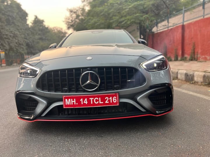 Mercedes AMG 2024 নতুন মার্সিডিজ-এএমজি সি 63 SE পারফরম্যান্স V8 ইঞ্জিন প্রতিস্থাপন করে একটি জটিল ফোর সিলিন্ডার টার্বো পাওয়ারট্রেন সহ হাইব্রিড নিয়ে এসেছে।