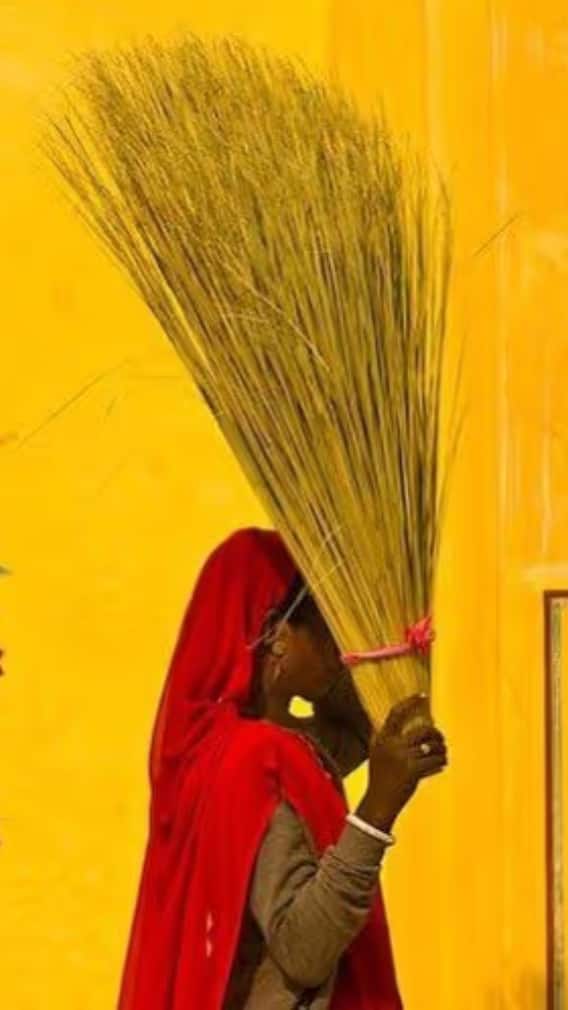 ਧਨਤੇਰਸ ‘ਤੇ ਕਿਉਂ ਖਰੀਦਣੀ ਚਾਹੀਦੀ ਝਾੜੂ, ਹੁੰਦੇ ਆਹ ਫਾਇਦੇ