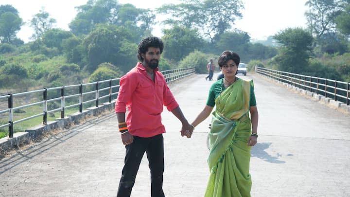 त्याच क्षणी एक जण तुळजावर हल्ला करतो आणि तिला ब्रिजवरून खाली टाकण्याचा प्रयत्न करतो.