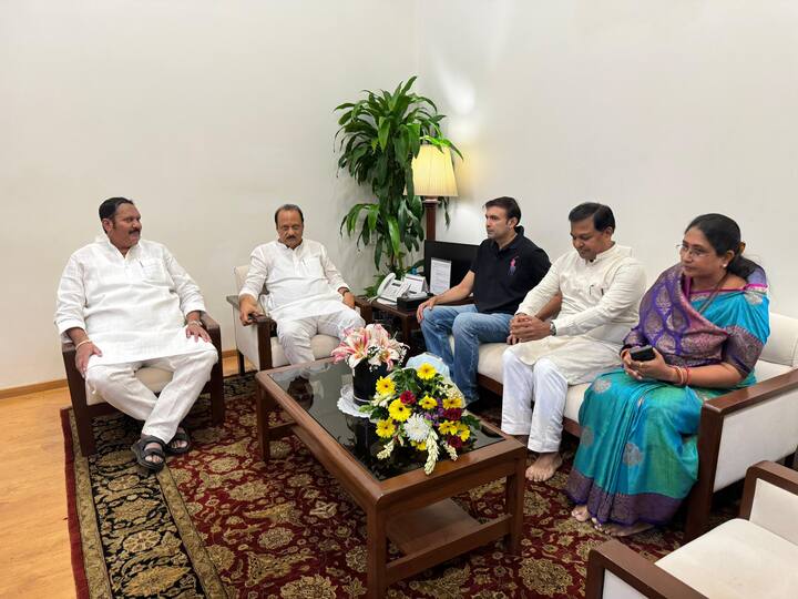 कोरेगावचे आ.महेश शिंदे, कराड उत्तरचे आ.मनोज घोरपडे, कराड दक्षिणचे आ.अतुल भोसले आणि शिवेंद्रराजे भोसले यांच्यासह खा.उदयनराजे भोसले यांनी घेतली भेट