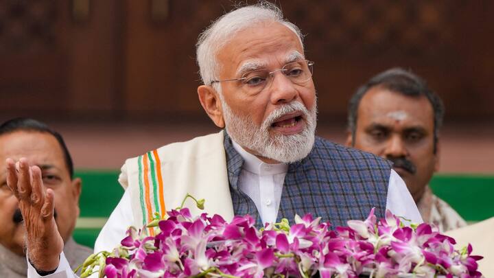 Prime Minister Narendra Modi addresses the media on the first day of the Winter session of Parliament. He urged opposition colleagues, and some also agreed that Parliament should function smoothly. (Photo: PTI)
