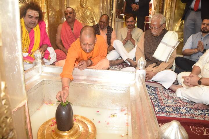 कॉलेज से सीधा वह काशी विश्वनाथ मंदिर और काशी कोतवाल काल भैरव मंदिर में दर्शन पूजन के लिए पहुंचे.