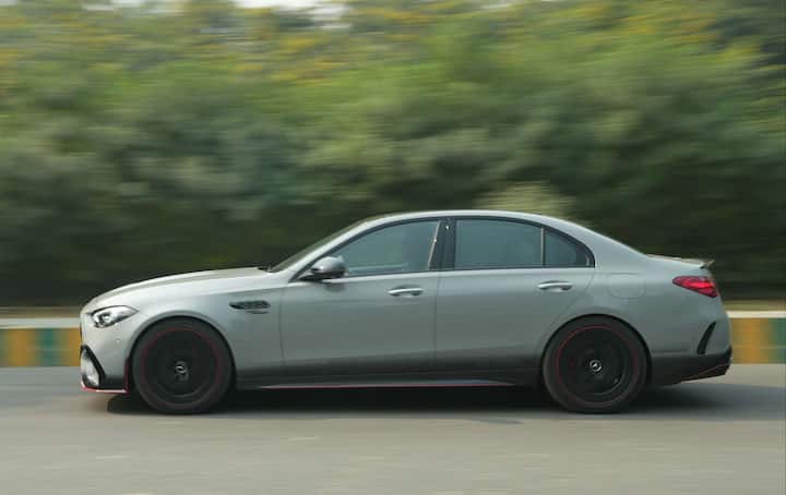 1.95 কোটি টাকা দামের নতুন C63 দামি মনে হতে পারে। তবে আমাদের গাড়ির সঙ্গে পূর্বের ধারণাগুলি সরিয়ে ফেলতে হবে। এই কার চালালে আপনি মুগ্ধ হবেন। এটি দ্রুত গতির, মজাদার অভিজ্ঞতা দেবে। যদিও এটি আগের C63 থেকে আলাদা।