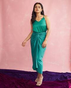 Shraddha Srinath Photos: நெஞ்சாத்தியே நெஞ்சாத்தியே.. மாடர்ன் உடையில் உருக வைக்கும் ஷ்ரத்தா ஸ்ரீநாத் போட்டோஸ்!