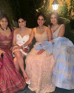 Radhika Merchant Photos: दोस्त की शादी में राधिका मर्चेंट का जलवा, हर आउटफिट में जची मुकेश अंबानी की छोटी बहू